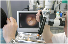 モニター付耳鼻科手術用顕微鏡